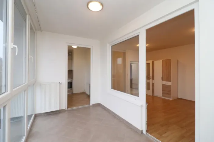Pronájem bytu 2+kk, Praha - Hloubětín, Nademlejnská, 44 m2