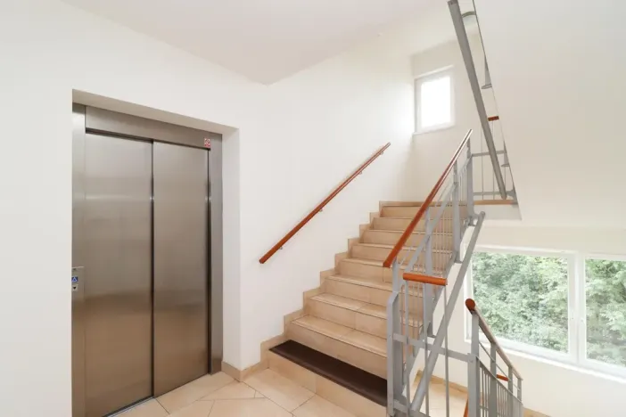 Pronájem bytu 2+kk, Praha - Hloubětín, Nademlejnská, 44 m2