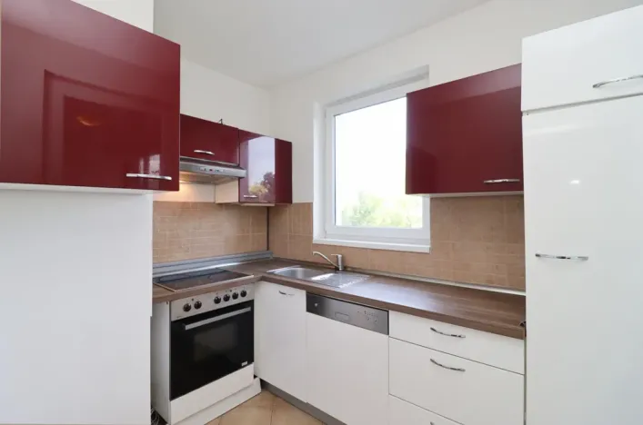 Pronájem bytu 2+kk, Praha - Hloubětín, Nademlejnská, 41 m2