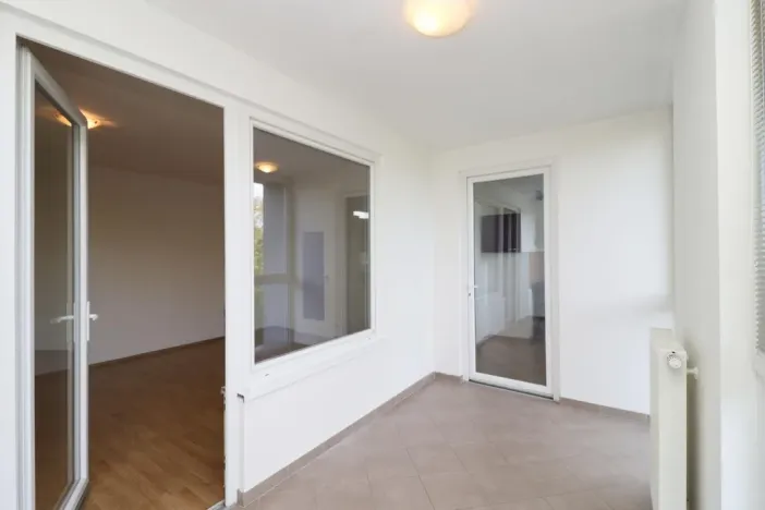 Pronájem bytu 2+kk, Praha - Hloubětín, Nademlejnská, 41 m2