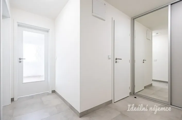 Pronájem bytu 2+kk, Praha - Strašnice, Strančická, 49 m2