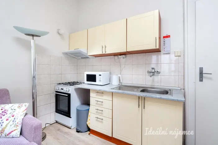 Pronájem bytu 2+kk, Praha - Staré Město, U staré školy, 45 m2