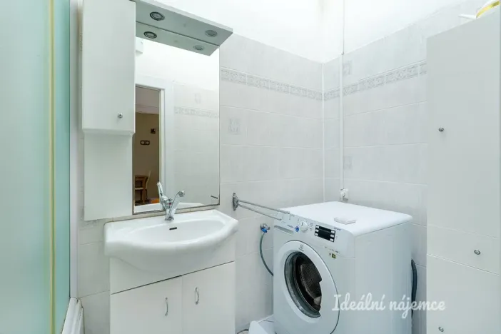 Pronájem bytu 2+kk, Praha - Staré Město, U staré školy, 45 m2