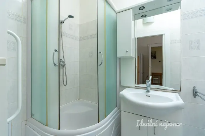 Pronájem bytu 2+kk, Praha - Staré Město, U staré školy, 45 m2