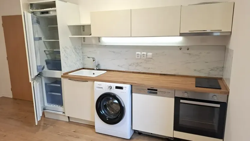 Pronájem bytu 1+kk, Praha - Vysočany, Vysočanské náměstí, 35 m2