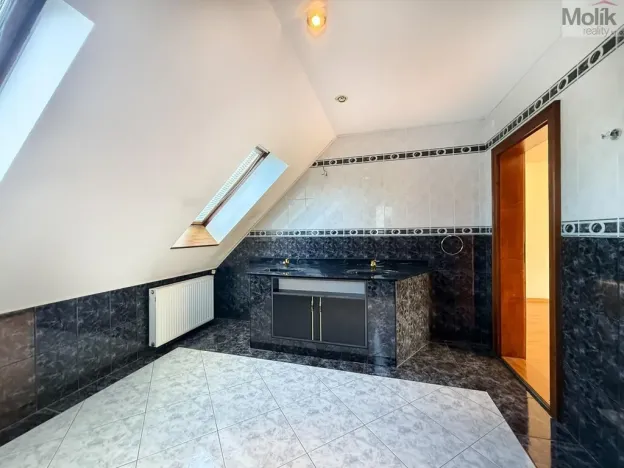 Pronájem atypického bytu, Chomutov, Zborovská, 256 m2