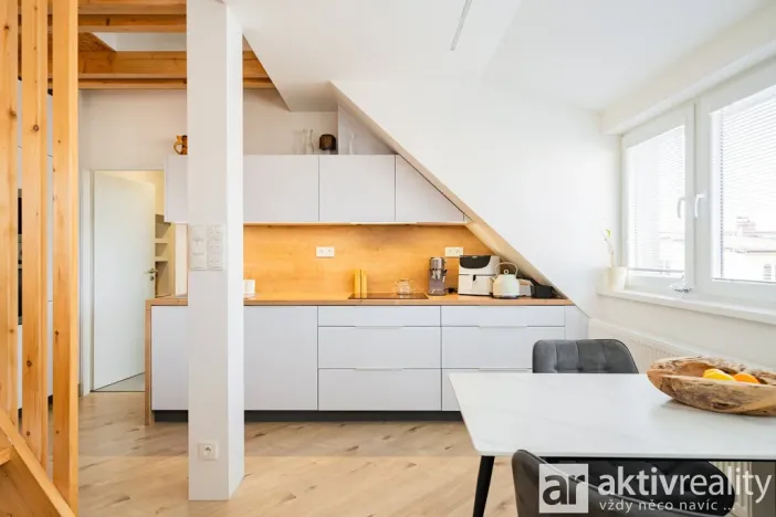 Pronájem bytu 1+kk, Praha - Dolní Chabry, Libědická, 64 m2