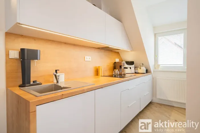 Pronájem bytu 1+kk, Praha - Dolní Chabry, Libědická, 64 m2