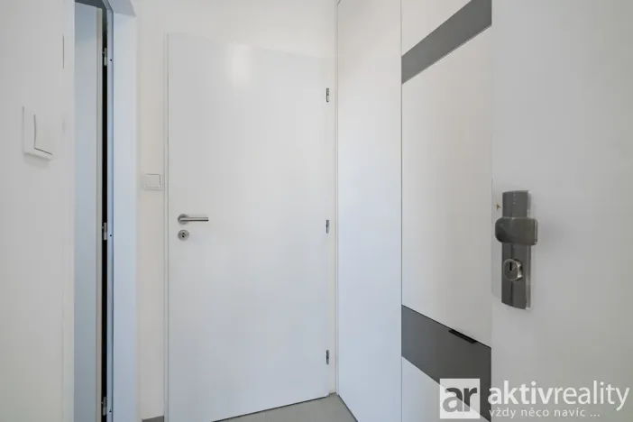 Pronájem bytu 1+kk, Praha - Dolní Chabry, Libědická, 64 m2