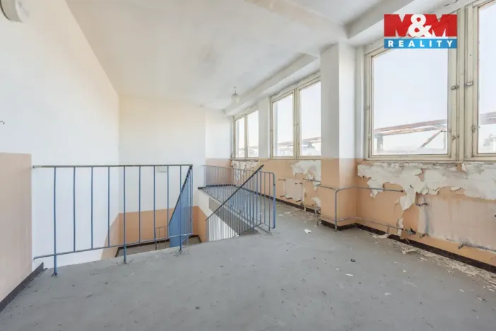 Prodej výrobních prostor, Kladno, Buštěhradská, 2602 m2
