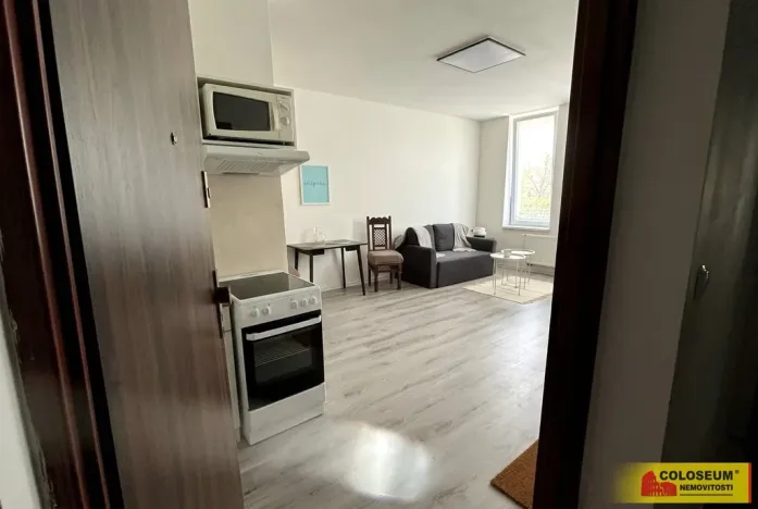Pronájem atypického bytu, Brno - Židenice, 52 m2