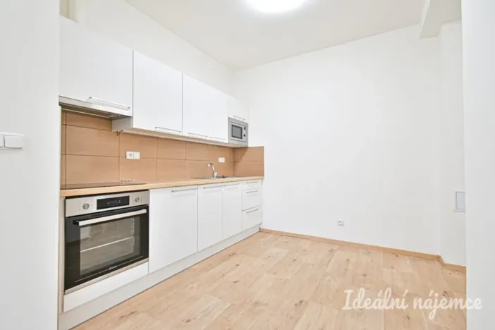 Pronájem bytu 2+kk, Brno - Královo Pole, Poděbradova, 45 m2