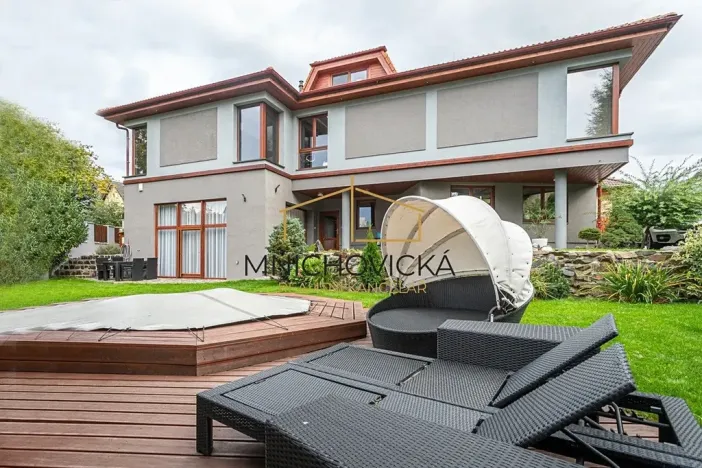 Prodej rodinného domu, Praha - Kolovraty, V Tehovičkách, 521 m2