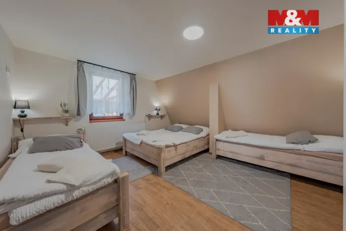 Prodej rodinného domu, Velké Karlovice, 180 m2