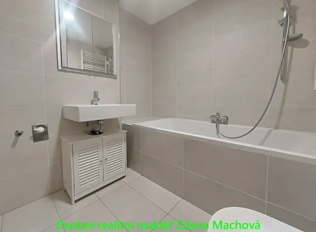 Pronájem bytu 1+kk, Praha - Žižkov, Ke kapslovně, 38 m2