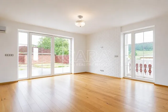 Prodej rodinného domu, Králův Dvůr, Nad Máchovnou, 228 m2