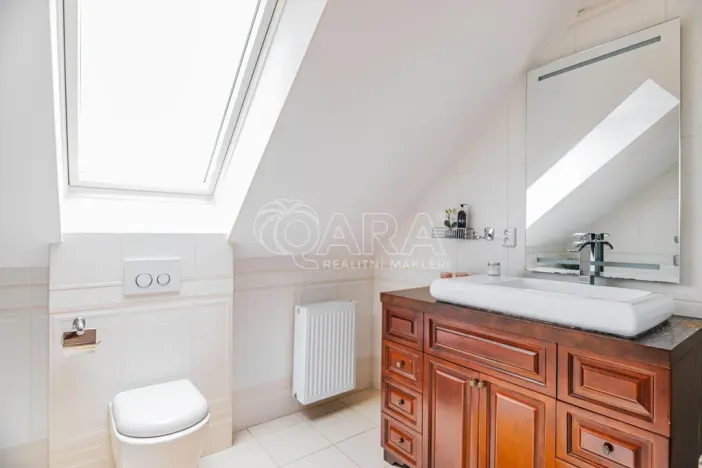 Prodej rodinného domu, Králův Dvůr, Nad Máchovnou, 228 m2