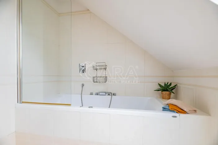 Prodej rodinného domu, Králův Dvůr, Nad Máchovnou, 228 m2