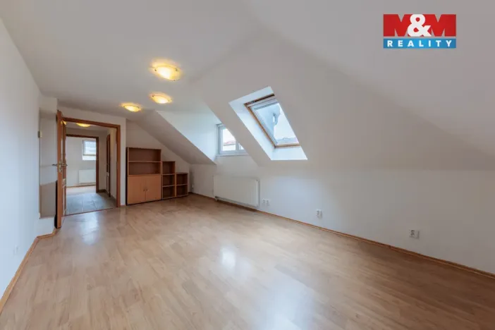 Prodej bytu 1+1, Karlovy Vary, K. Čapka, 36 m2