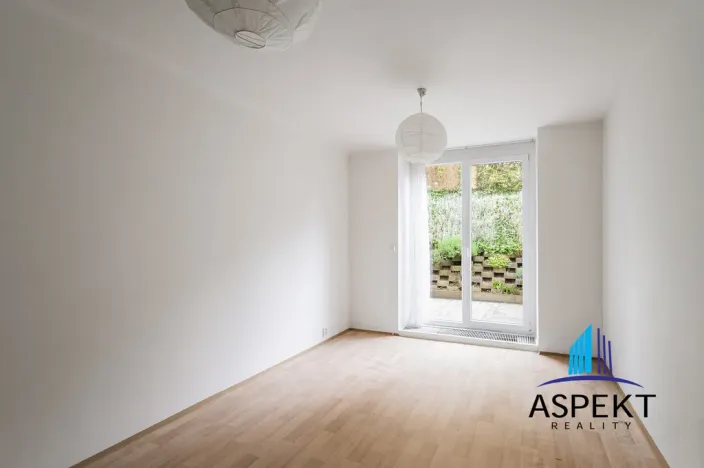 Pronájem bytu 1+1, Praha - Podolí, U podolského hřbitova, 30 m2