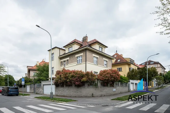 Pronájem bytu 1+1, Praha - Podolí, U podolského hřbitova, 30 m2
