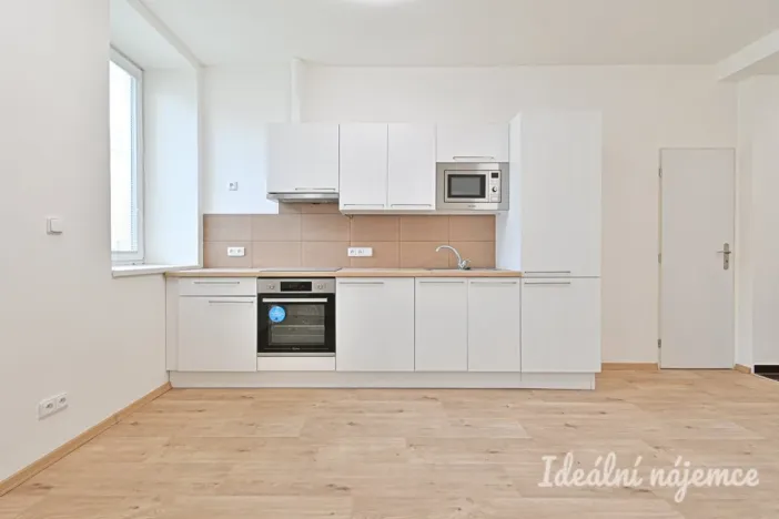 Pronájem bytu 1+kk, Brno - Královo Pole, Poděbradova, 45 m2