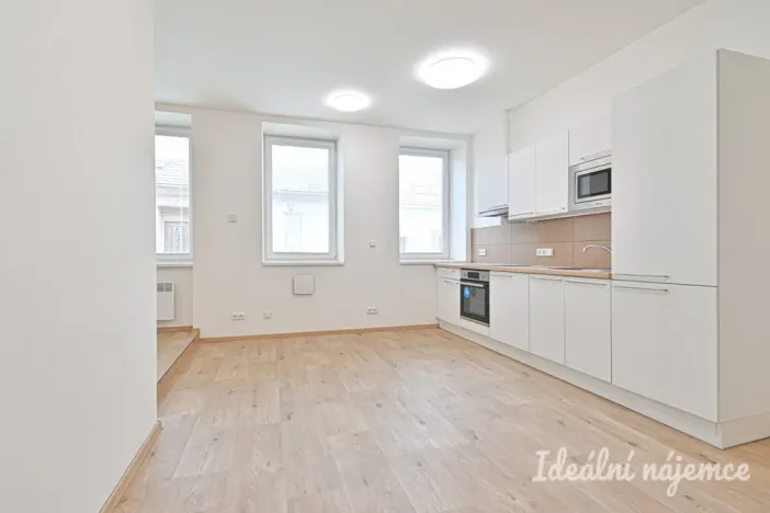 Pronájem bytu 1+kk, Brno - Královo Pole, Poděbradova, 45 m2