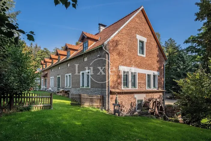 Prodej komerční nemovitosti, Stříbrná Skalice, 1700 m2