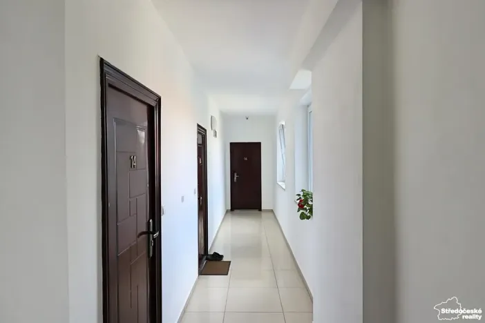 Pronájem bytu 1+kk, Praha - Újezd nad Lesy, Staroújezdská, 43 m2