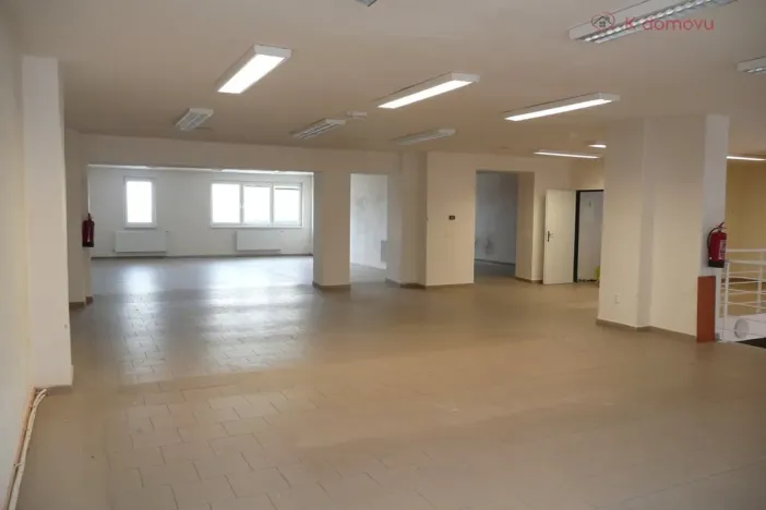 Prodej obchodního prostoru, Veselí nad Moravou, tř. Masarykova, 980 m2