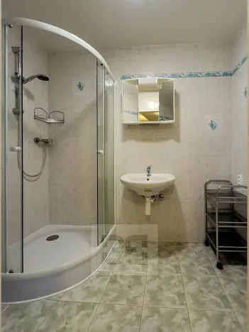 Pronájem bytu 1+kk, Praha - Horní Měcholupy, Ravennská, 30 m2