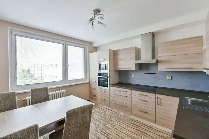 Prodej bytu 3+1, Praha - Černý Most, Kpt. Stránského, 77 m2