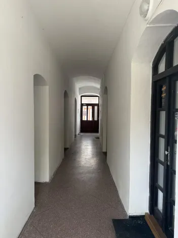 Pronájem obchodního prostoru, Pardubice - Bílé Předměstí, Štrossova, 72 m2
