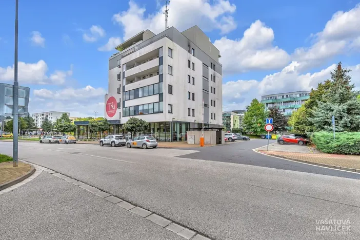 Pronájem bytu 2+kk, Hradec Králové, Ve Stromovce, 66 m2