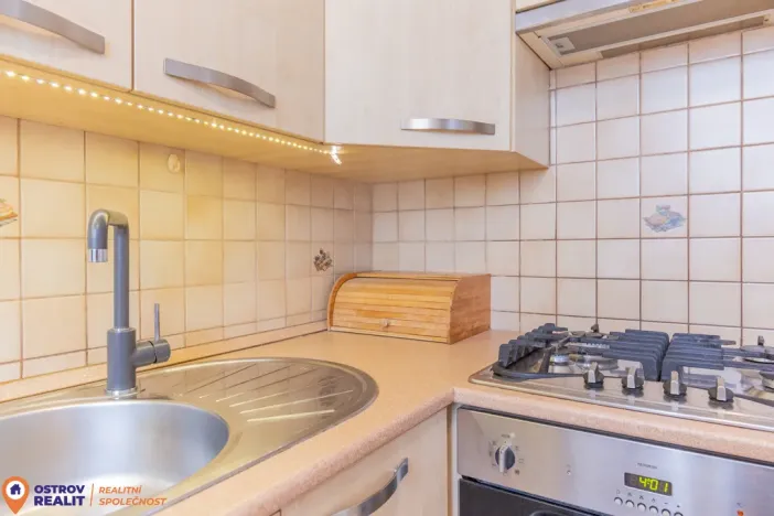Prodej bytu 2+1, Olomouc - Nové Sady, Družební, 43 m2