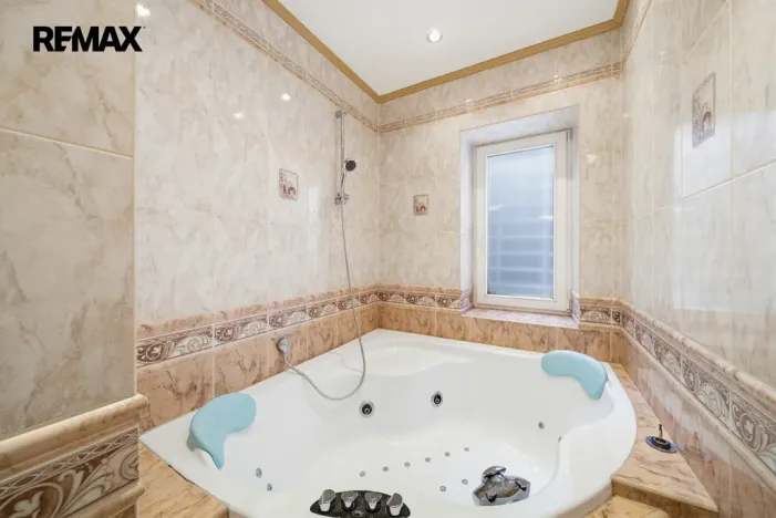 Prodej bytu 3+kk, Karlovy Vary, Moravská, 89 m2
