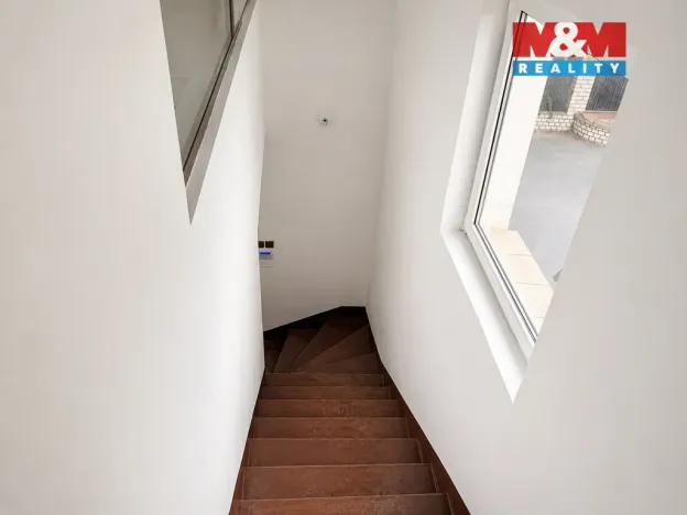 Pronájem obchodního prostoru, Praha - Horní Počernice, Náchodská, 230 m2