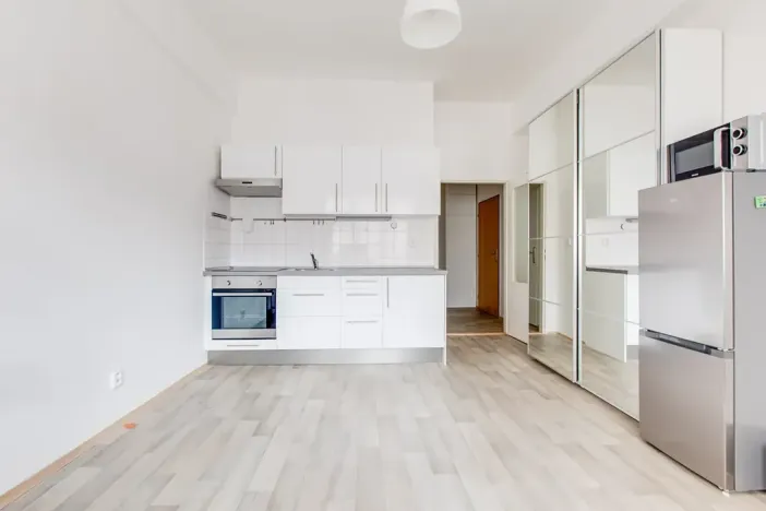 Pronájem bytu 1+kk, Praha, Sokolovská, 27 m2