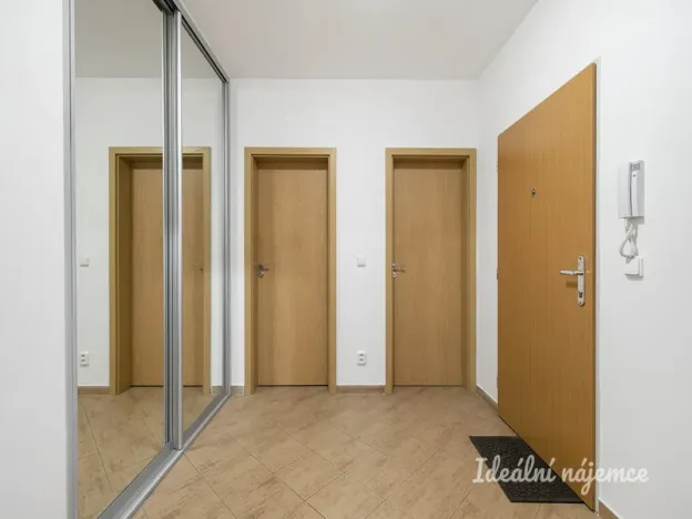 Pronájem bytu 2+kk, Praha - Modřany, Vorařská, 69 m2