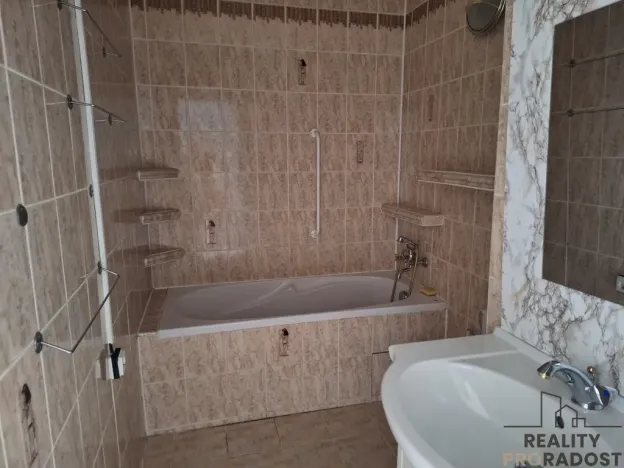 Pronájem bytu 2+1, Děčín, Krásnostudenecká, 50 m2