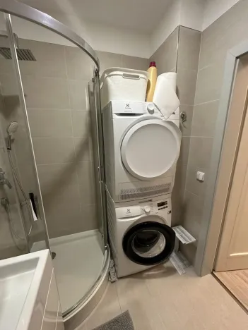 Pronájem bytu 1+kk, Praha - Smíchov, 32 m2