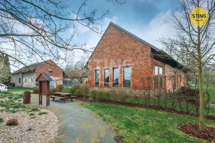 Prodej rodinného domu, Kunětice, 500 m2