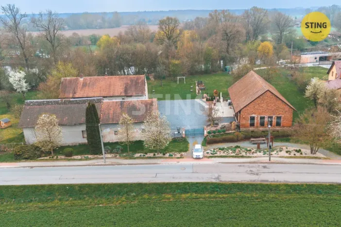 Prodej rodinného domu, Kunětice, 500 m2