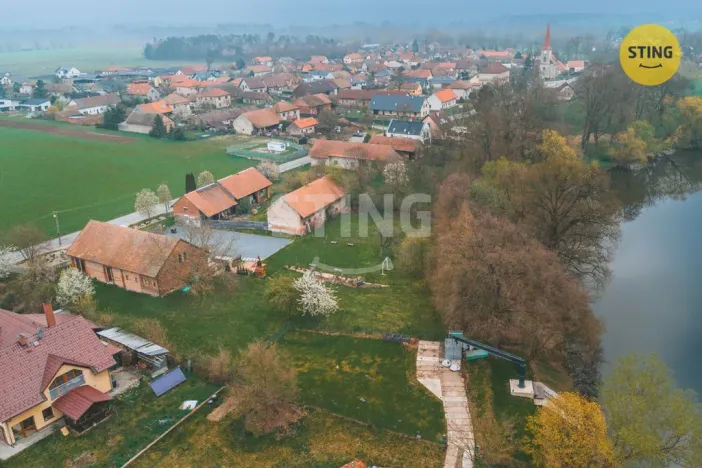 Prodej rodinného domu, Kunětice, 500 m2