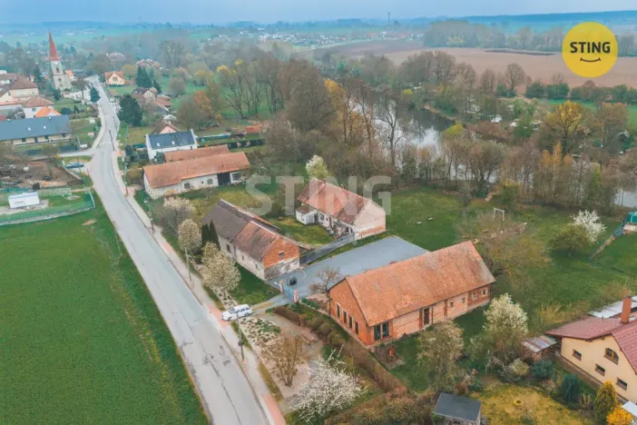 Prodej rodinného domu, Kunětice, 500 m2