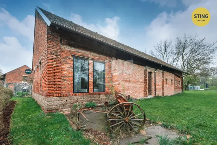Prodej rodinného domu, Kunětice, 500 m2