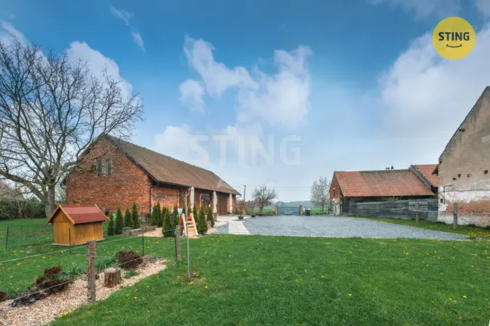 Prodej rodinného domu, Kunětice, 500 m2