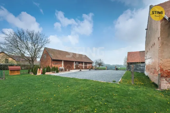 Prodej rodinného domu, Kunětice, 500 m2