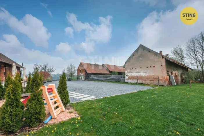 Prodej rodinného domu, Kunětice, 500 m2