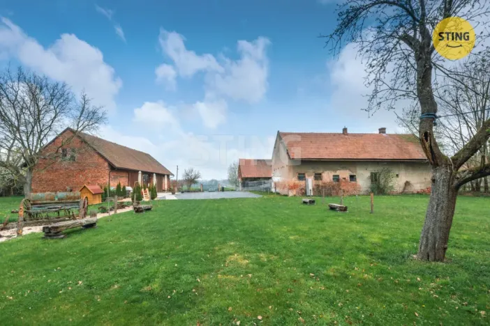 Prodej rodinného domu, Kunětice, 500 m2
